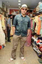 Pravin Dabbas at designer AD Singh store in Mumbai on 22nd Jan 2012.JPG